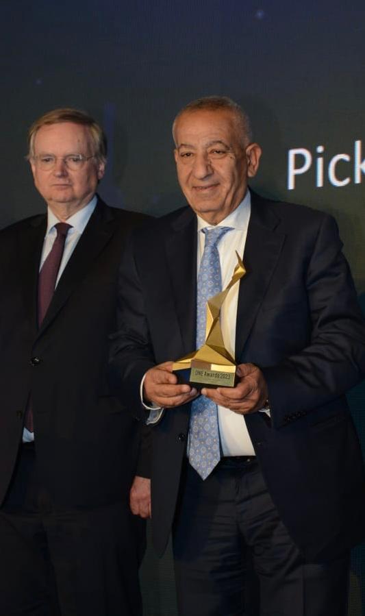 رجل الأعمال كامل أبو علي يتسلم جائزة رجل الأعمال الأكثر تأثيرا في قطاع السياحة المصرى لعام 2022