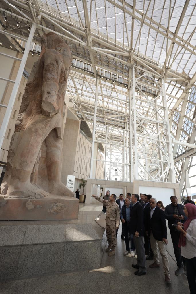 وزير السياحة والآثار يتفقد آخر مستجدات العمل بالمتحف المصري الكبير 