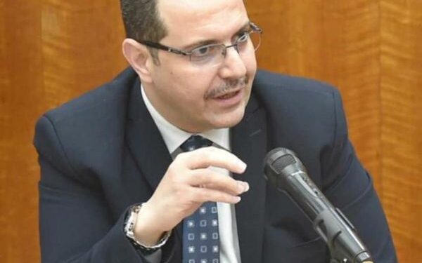 عباس: التقديم إلكترونيا للحصول على تراخيص حق الاستغلال الإعلاني بمناطق حيوية بالقاهرة الجديدة