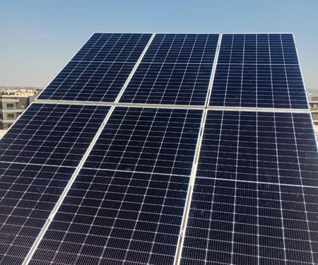 وفد من المكتب الرئيسي للبرنامج الإنمائي للأمم المتحدة يزور مشروع نظم الخلايا الشمسية بـ"جنة" أكتوبر