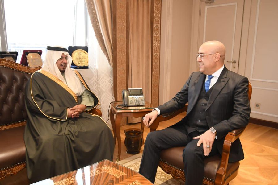 وزير الإسكان يلتقى الأمير خالد بن سعود بن تركى آل سعود لعرض الفرص الاستثمارية المتاحة بالمجالات المختلفة