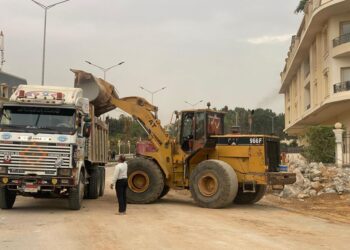 الإسكان: إزالة الأسوار المتعدية على محور عباس العقاد ومخالفات بناء بالقاهرة الجديدة