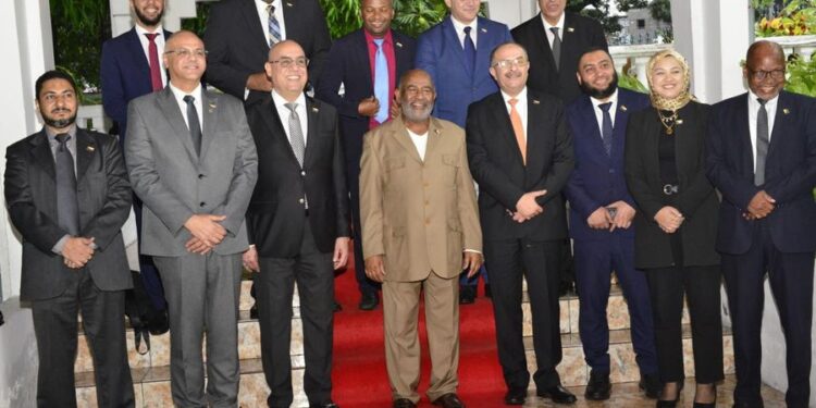 رئيس جزر القمر يستقبل وزير الإسكان ووفد "المقاولون العرب"