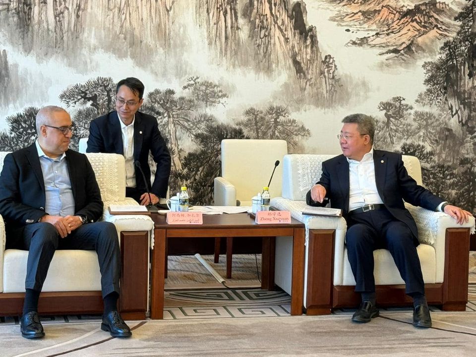 وزير الاسكان يبحث مع رئيس شركة "CSCEC" الصينية موقف المشروعات المشتركة
