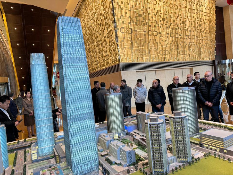 وزير الإسكان يواصل جولاته بـ"بكين" بتفقد منطقة الأعمال المركزية التابعة لمركز التجارة العالمي الصيني