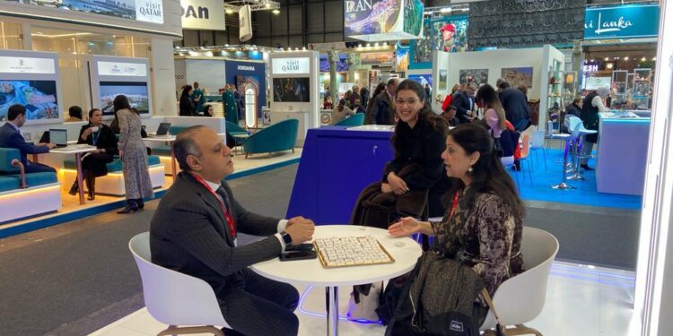 مصر للطيران تواصل اجتماعاتها في المعرض السياحى الدولى FITUR 2024