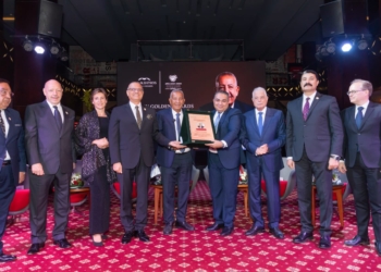 محمد عيد سليمان يحصد جائزة التميز في التسويق السياحي الدولي من الاتحاد الأفريقي الآسيوي