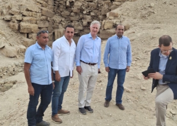 ملك بلجيكا في جولة خاصة بسقارة وأبوصير بعد افتتاح المتحف المصري الكبير