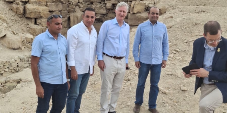 ملك بلجيكا في جولة خاصة بسقارة وأبوصير بعد افتتاح المتحف المصري الكبير