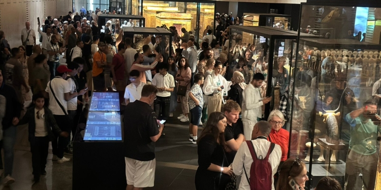 المتحف المصري الكبير يستقبل 18 ألف زائر بأول أيام افتتاحه للجمهور