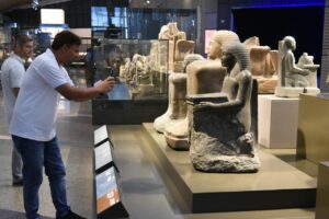 إطلاق خدمة الدليل الصوتي بالمتحف المصري الكبير