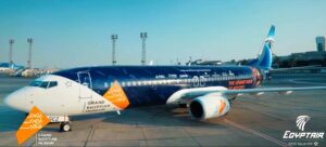 مصر للطيران تُحلّق بطائرة مزيّنة بالكامل بشعار المتحف المصري الكبير حول العالم