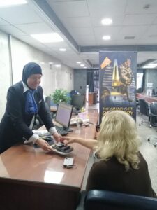 مصر للطيران تُحلّق بطائرة مزيّنة بالكامل بشعار المتحف المصري الكبير حول العالم