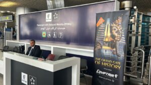 مصر للطيران تُحلّق بطائرة مزيّنة بالكامل بشعار المتحف المصري الكبير حول العالم