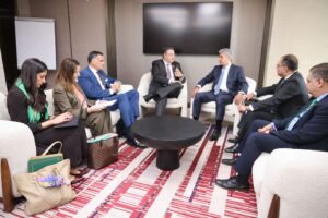 وزير السياحة والآثار يجتمع مع مفوض الاتحاد الأوروبي للنقل المستدام والسياحة