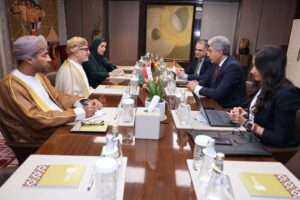 وزير السياحة والآثار يلتقي بوزير السياحة والتراث العُماني