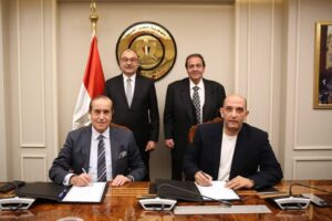 وزير قطاع الأعمال العام يشهد توقيع اتفاق تكميلي لعقود تطوير مجاويش بالغردقة