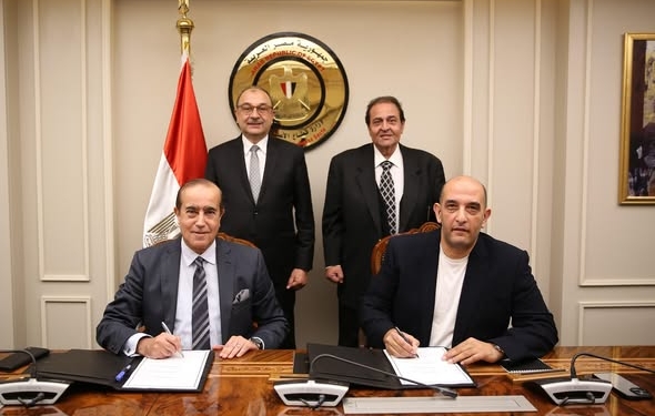 وزير قطاع الأعمال العام يشهد توقيع اتفاق تكميلي لعقود تطوير مجاويش بالغردقة